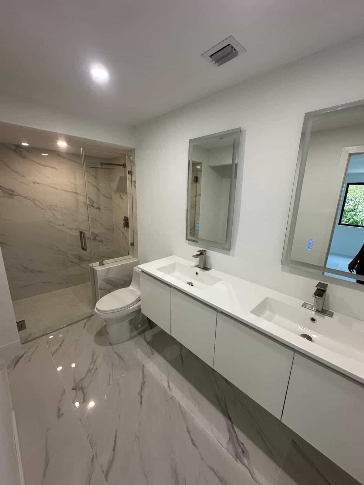 Before and after of a Bathroom remodeling by a plumber in Tamiami