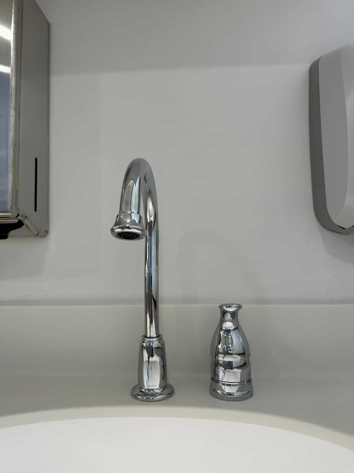 Before and after of a Faucet installation by a plumber in Tamiami