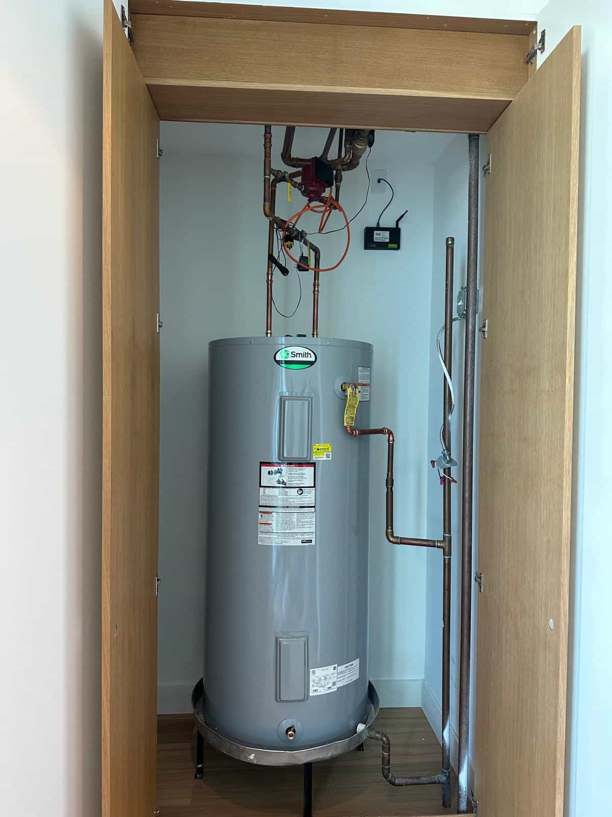 Before and after of a Water Heater by a plumber in Tamiami